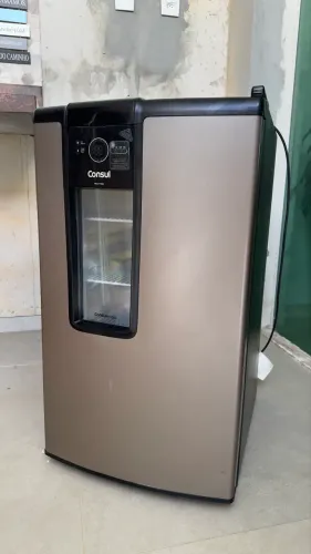Cervejeira Consul Titanium 82L Display Na Porta Controle de Temperatura