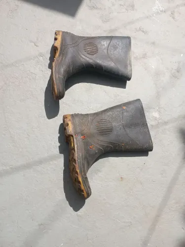 Bota galocha impermeável 25 reais 