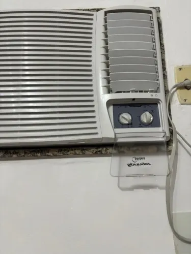 Ar condicionado Springer 20000btus 220 na garantia  comprado em abril deste ano 