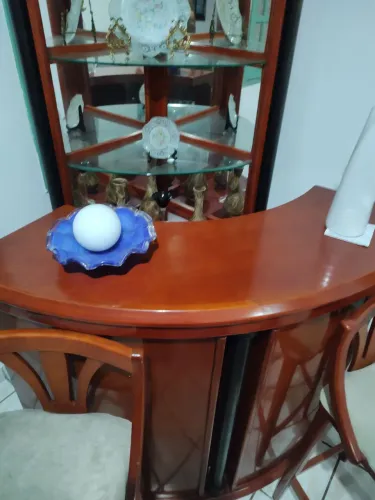 Bar com cristaleira vintage