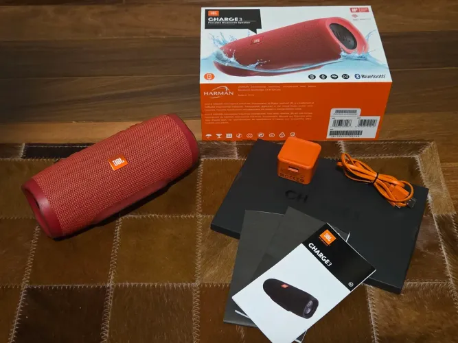 JBL CHARGE 3 Na caixa