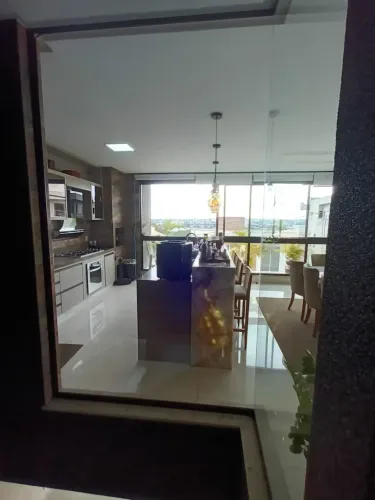 Sobrado para aluguel tem 327 metros quadrados com 5 quartos