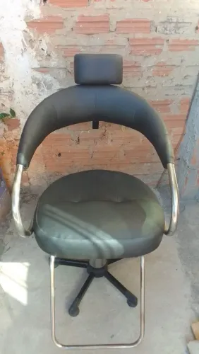 Vende-se cadeira para salão, barbearia etc ...