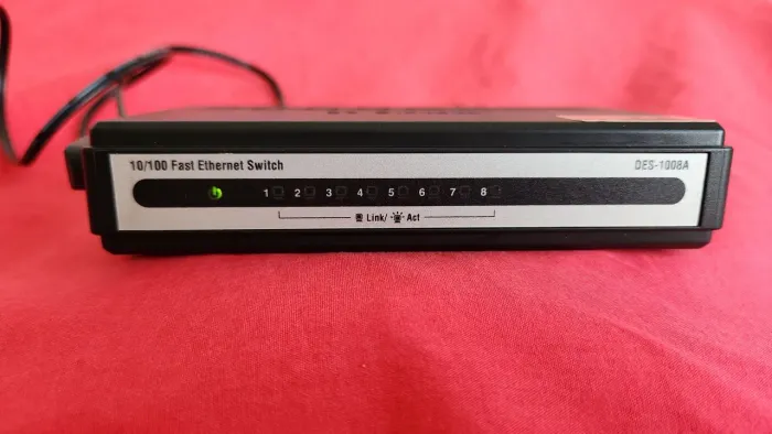 Switch de Rede 10/100 Fast Ethernet DES-1008A