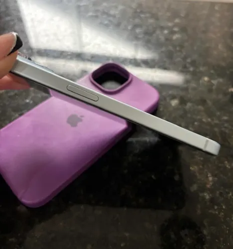 iPhone 15 na garantia, 99% bateria