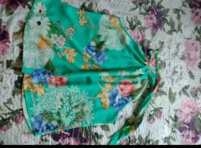 Blusa linda tamanho G pequeno fica perfeita com jeans.l não marca.
