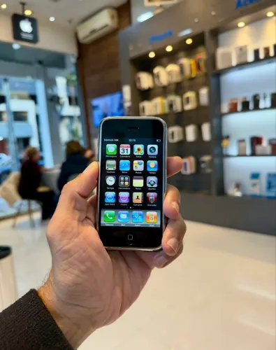 iPhone 2G 1ª Geração - 100% Funcional - Caixa Original e todos acessórios