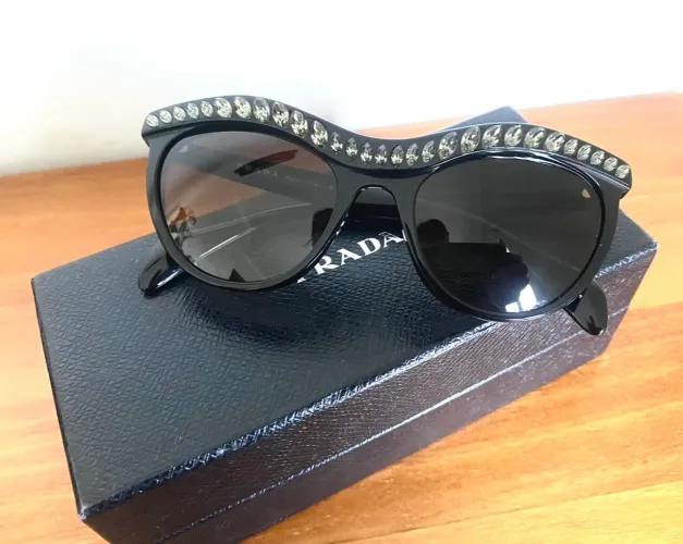 Óculos de sol marca Prada