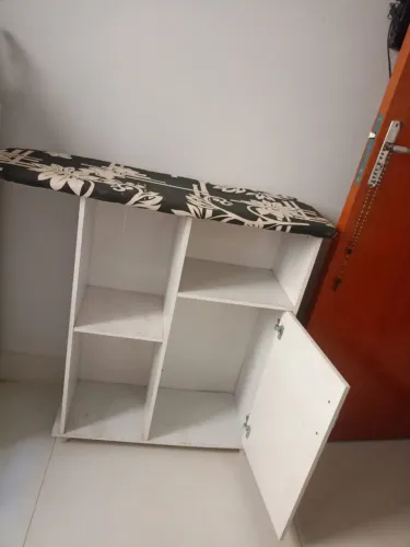 Passador de roupa com armario