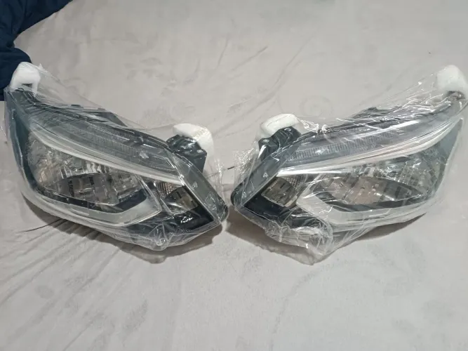 Farol de carro novo