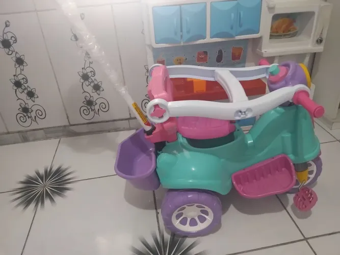 Triciclo novo na caixa vendo por $200, mas informações so me chama no WhatsApp *