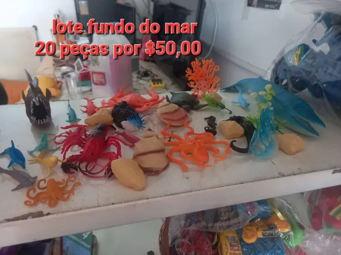 Lote brinquedos no fundo do mar ?