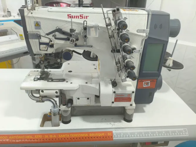 Vendo máquina de costura refiladeira Sun sir
