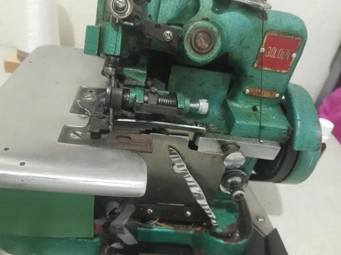 Vendo máquina reta e overlok