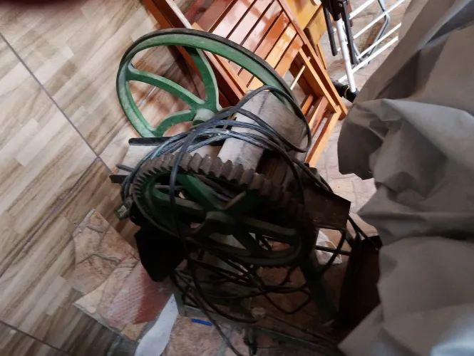 Moenda de cana, fritadeira elétrica dupla, liquidificador, bule aço ,estufa,duas bancada
