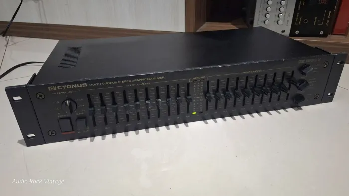 EQUALIZADOR CYGNUS GE 1800X,  COM ALÇAS ORIGINAIS 