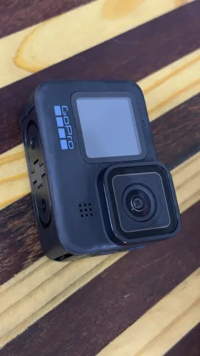 GoPro HERO10 Black com case e suportes (751)