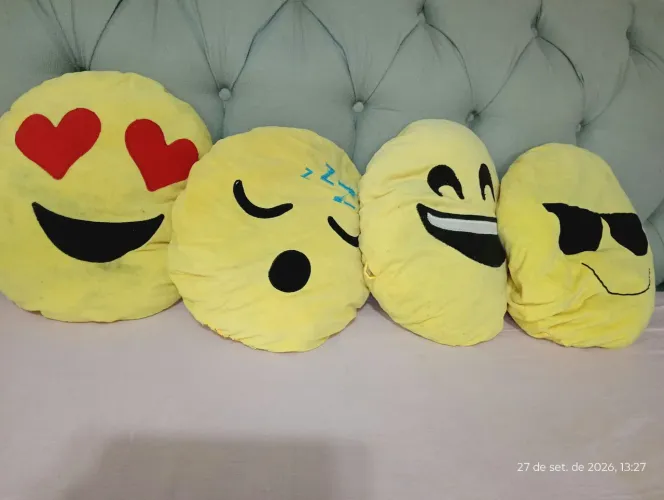 Kit 4 pelúcias emojis desapego