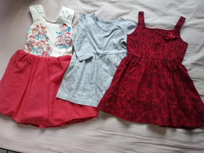 3 vestidos Bebê Menina Usada