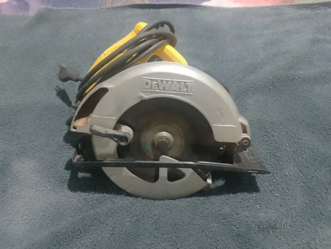 Serra Circular DeWalt de 7-1/4 ( 184 mm ) 
