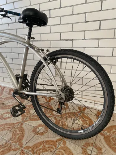 Bike Aro 26 Confortável | Marchas | Freios V-Brake | precisa de manutenção.