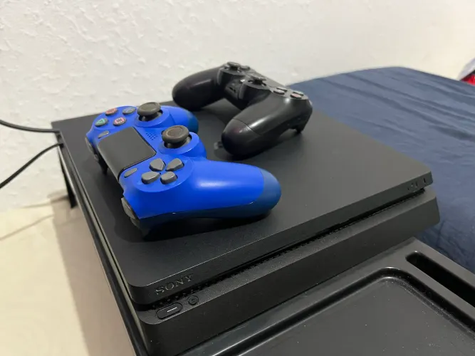 Ps4 Slim 1TB / Sony PlayStation 4 + 02 controles (original+paralelo)