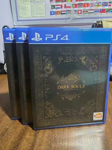 Dark Souls Trilogy PS4 - IMPORTADO