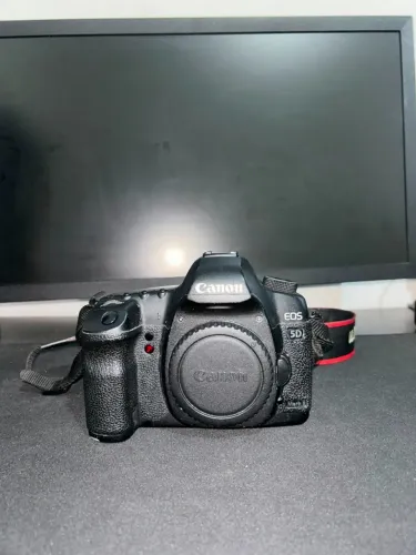 Canon EOS 5D Mark II Full Frame - 175k clicks - Funcionando Perfeitamente
