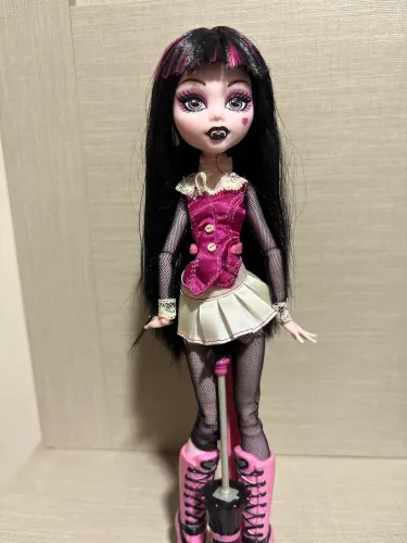 MONSTER HIGH DRACULAURA BÁSICA