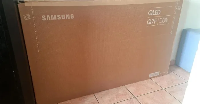 Vende - se TV lacrada com 1 ano de garantia da Samsung e 1 ano pela loja <br>Chame no pv ?