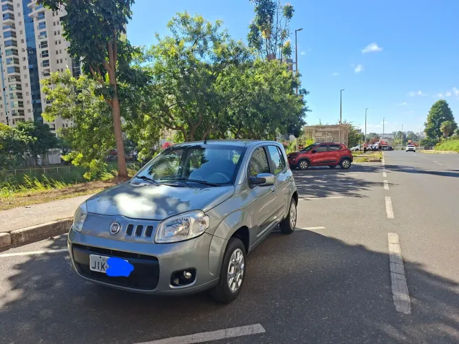 Fiat Uno Attractive 1.4 EVO Fire Flex 8V 4P 2011