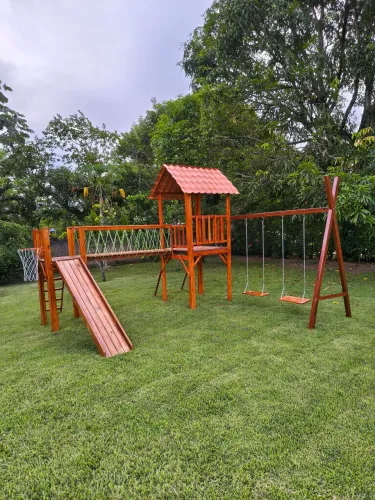 Playground do Tarzan com cesta de basquete