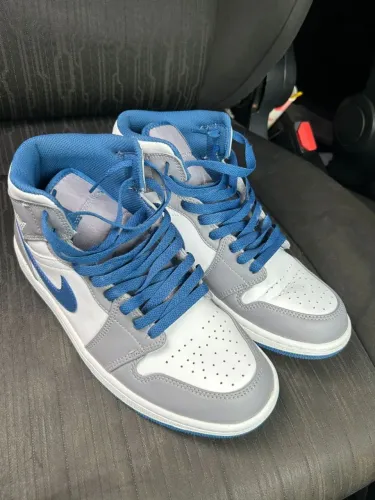 Tênis Nike Air Jordan 1 Mid Cement True Blue