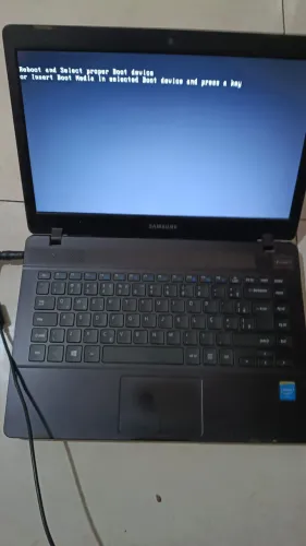 Notebook Samsung NP370E4K i3 3° Geração 14" -sem HD e carregador
