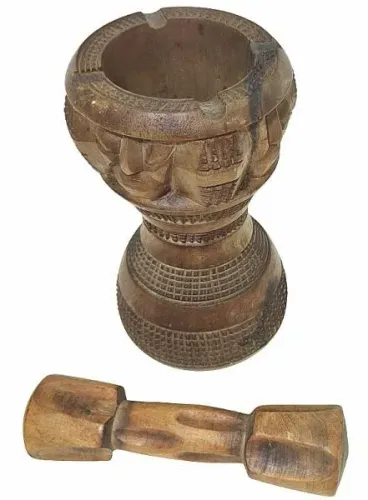 Decorativo Almofariz pilão esculpido a mão em madeira nobre com ricos detalhes relevo