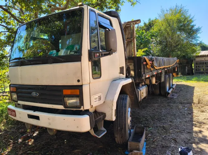 Vende caminhão sem motor   com câmbio marcha rochuel todospnel sem câmara novos sem recap 
