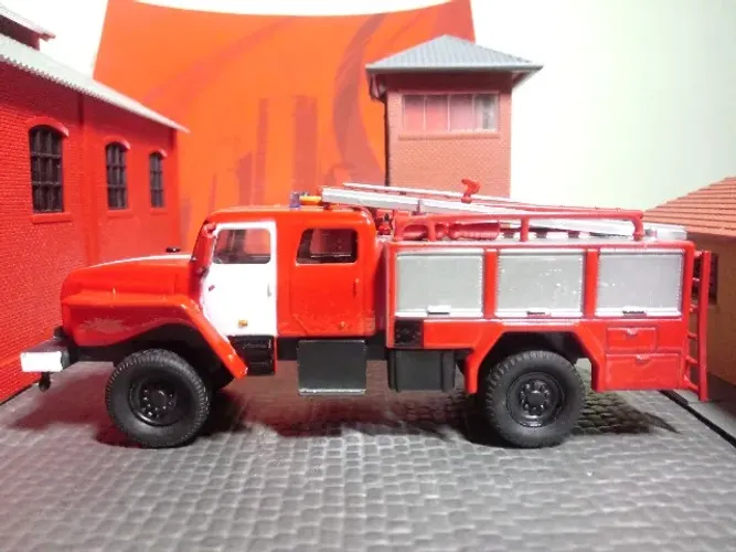 MINIATURA 2004 URAL 2,0-40-4X4 - RÚSSIA - ESCALA 1/64 - FABRICANTE DELPRADO