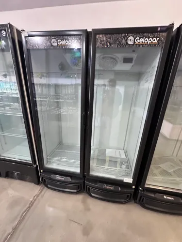 Expositor cervejeira 2 portas 950 litros - Gelopar