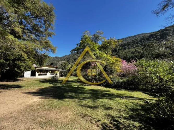 Chácara com 5.898 m², Riacho e Casa Reformada no Stucky | Próxima a Mury