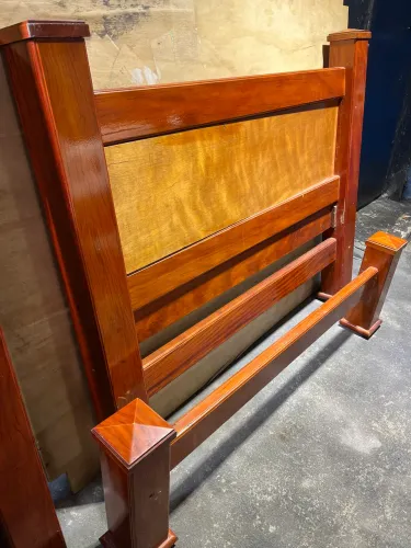 Cama de madeira rústica  (peroba) 