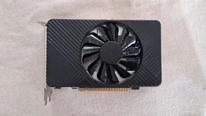 GTX 550 Ti 2GB AITEK HDMI DVI VGA Placa de Vídeo PCI Express