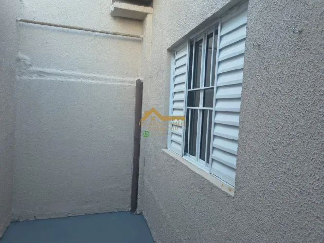 Casa Nova com 1 ou 2 Dorms - Com Quintal e Opção de Vaga de Garagem.
