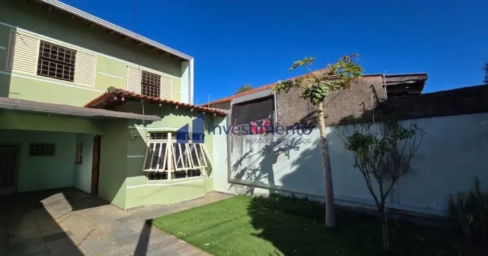 Sobrado Geminado com 3 Quartos, Suíte e Aquecimento Solar em Excelente Localização Próximo