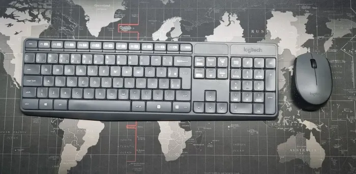 Conjunto com teclado e mouse
