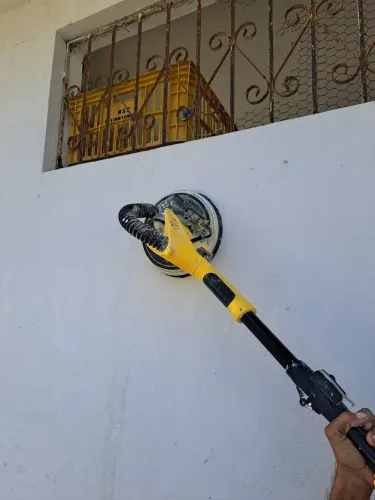 Máquina de lixar parede