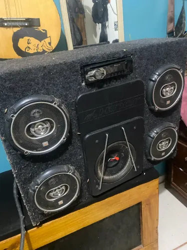 Vende caixa de som vendo ou troco também 500