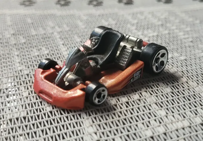 Brinquedo carrinho Hotwells GO Kart 2006