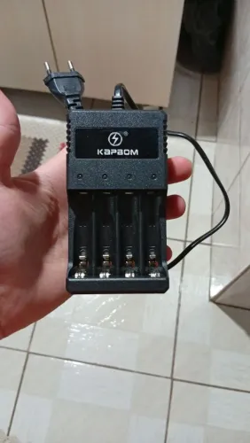 Carregador de Pilhas Novo Sem Uso - Funcionando Perfeitamente