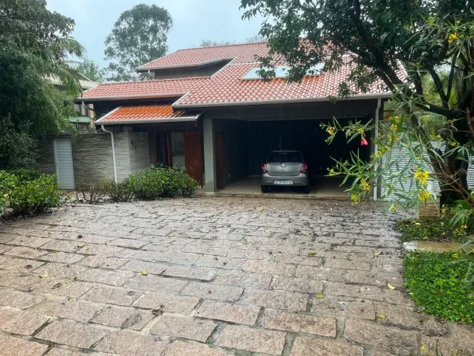 Sobrado para aluguel com 350 metros quadrados com 4 quartos