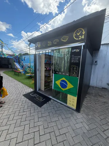 Mercado em condomínio